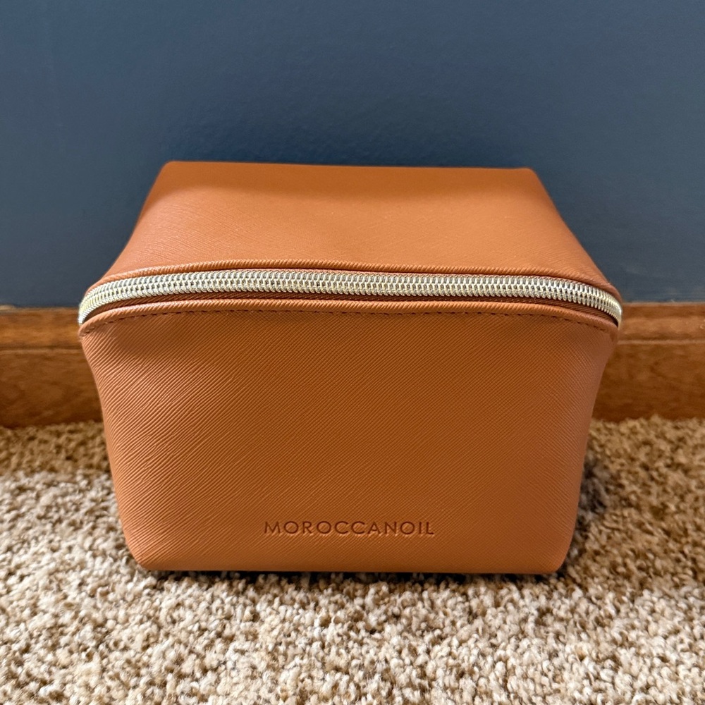Toiletry Bags + Goodies!!! - Picture 3 of 11